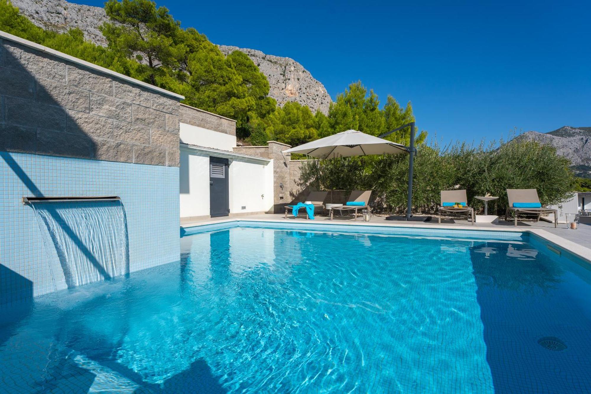 Villa Allegra With 32Msq Heated Pool, 300M Far From Sandy Beaches, Open Sea View Omiš Eksteriør bilde